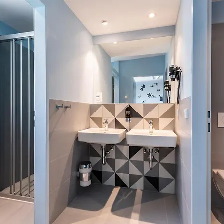 Meininger Zentrum Отель Инсбрук