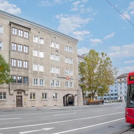 Meininger Zentrum Отель 3*