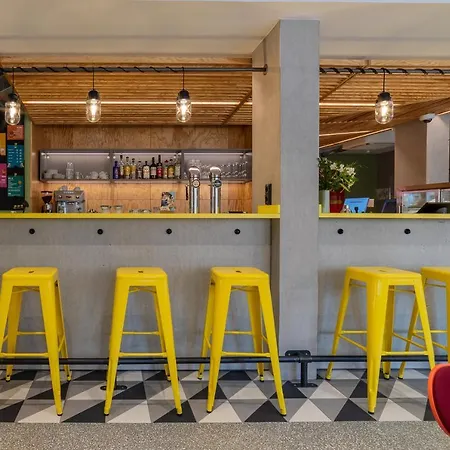 Отель Meininger Zentrum Инсбрук