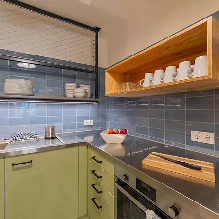 Отель Meininger Zentrum 3*